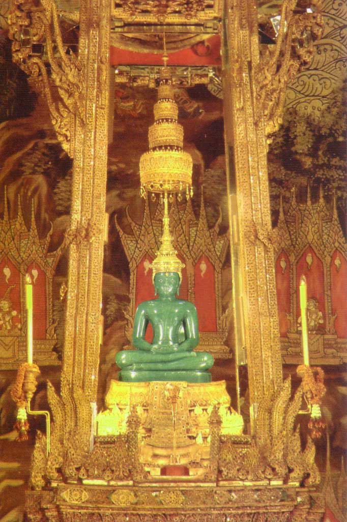 Emerald-Buddha-Temple-5.jpg