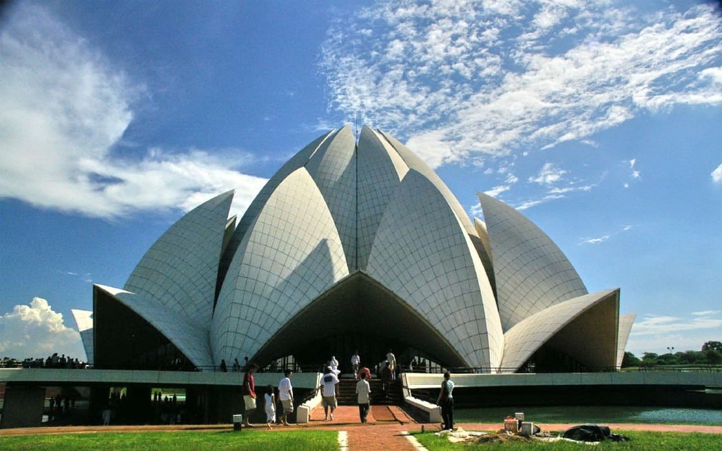 the-lotus-temple-tourism-spot-in-delhi-found-the-world