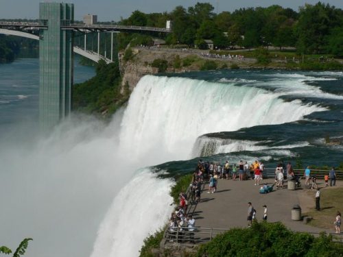 Niagara Falls Tourists spot 