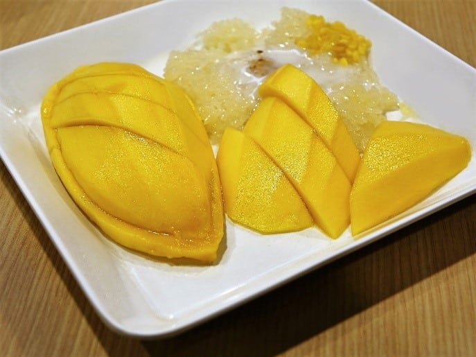Mango sticky rice (khao nee ow mamuang)